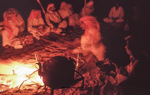 أفراد من عشيرة ال عمرة . الدهناء ، المملكة العربية السعودية